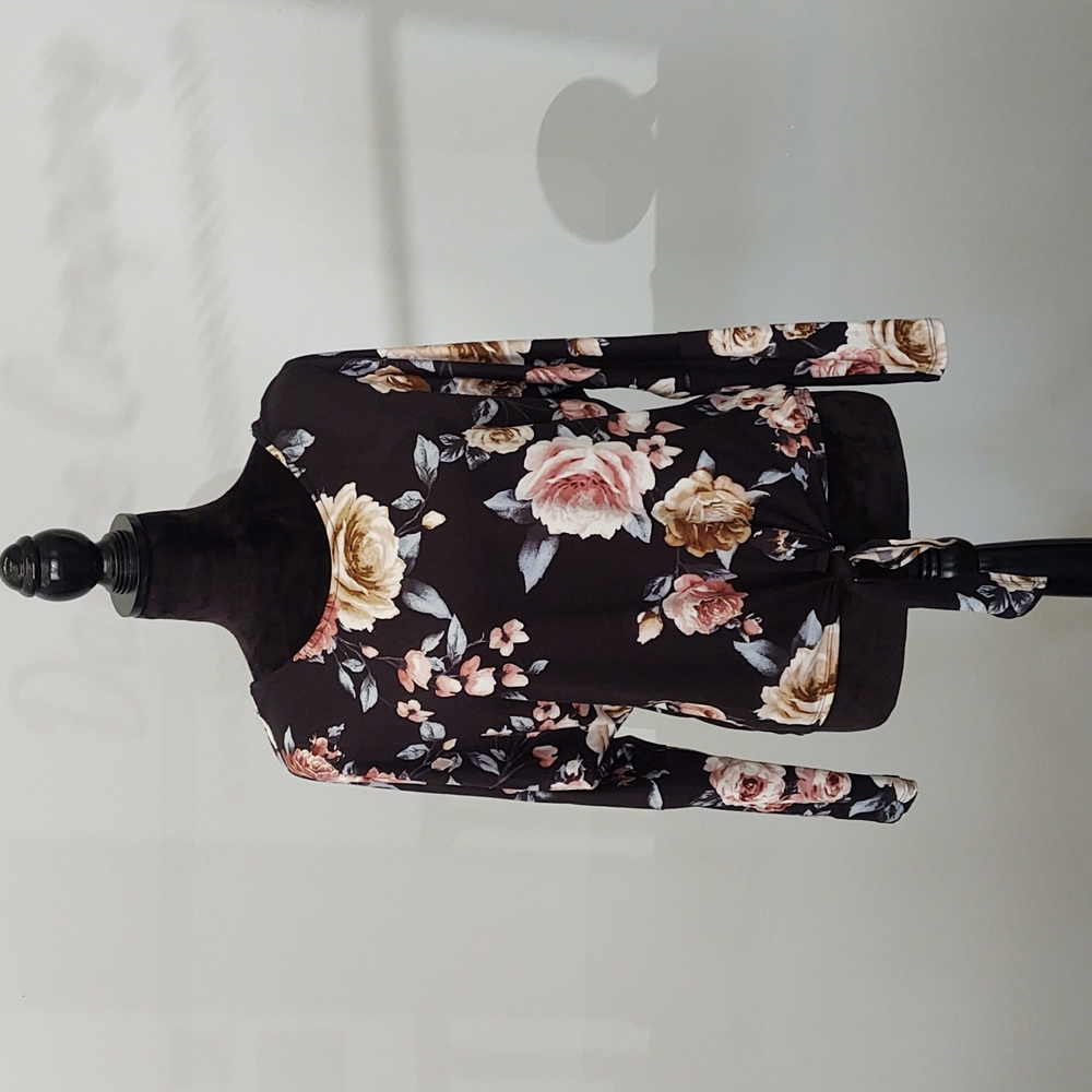 MAURICES floral knit top EUC
